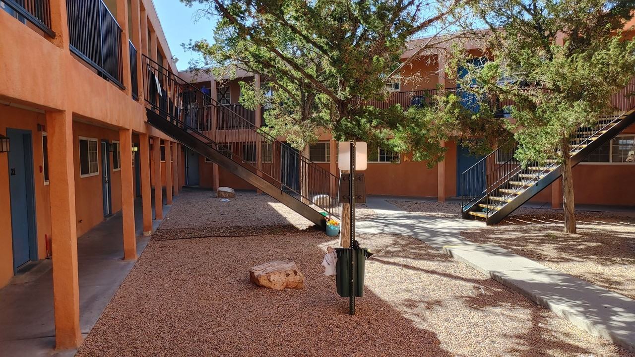 Casa Del Arroyo Apartments - Photo 6 of 7