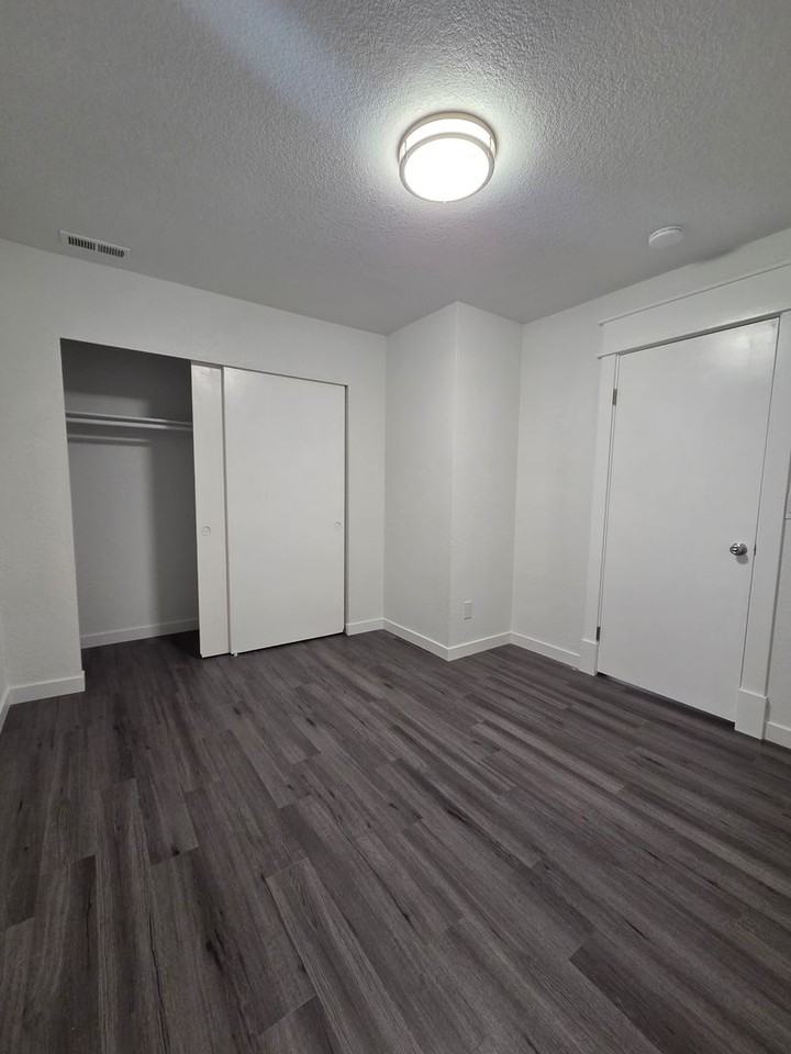 1726 S 88th St - Photo 4 of 29