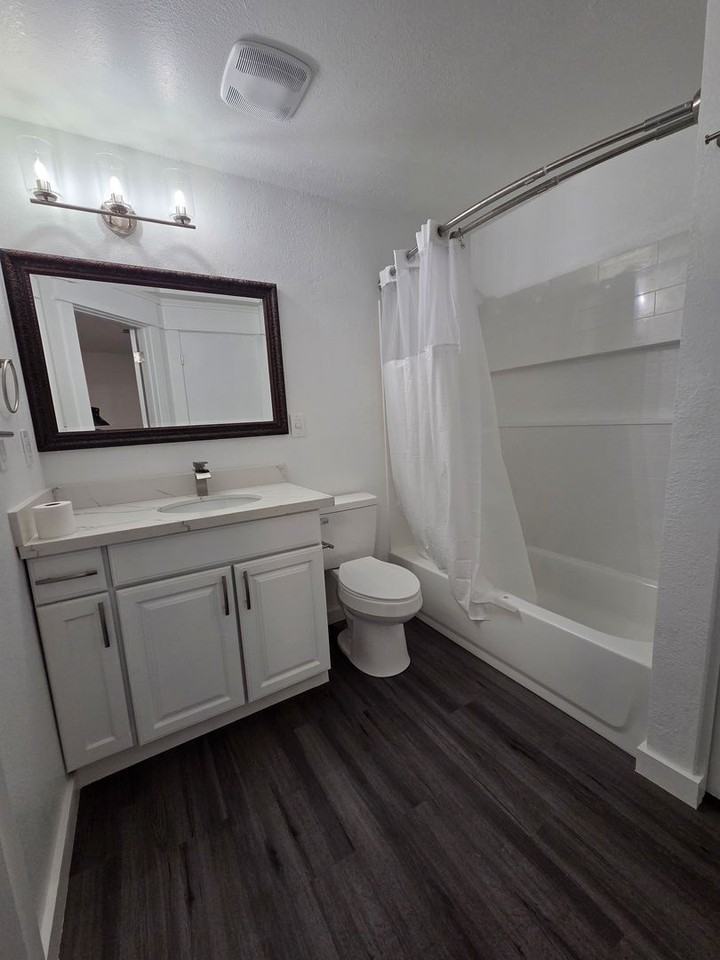 1726 S 88th St - Photo 7 of 29