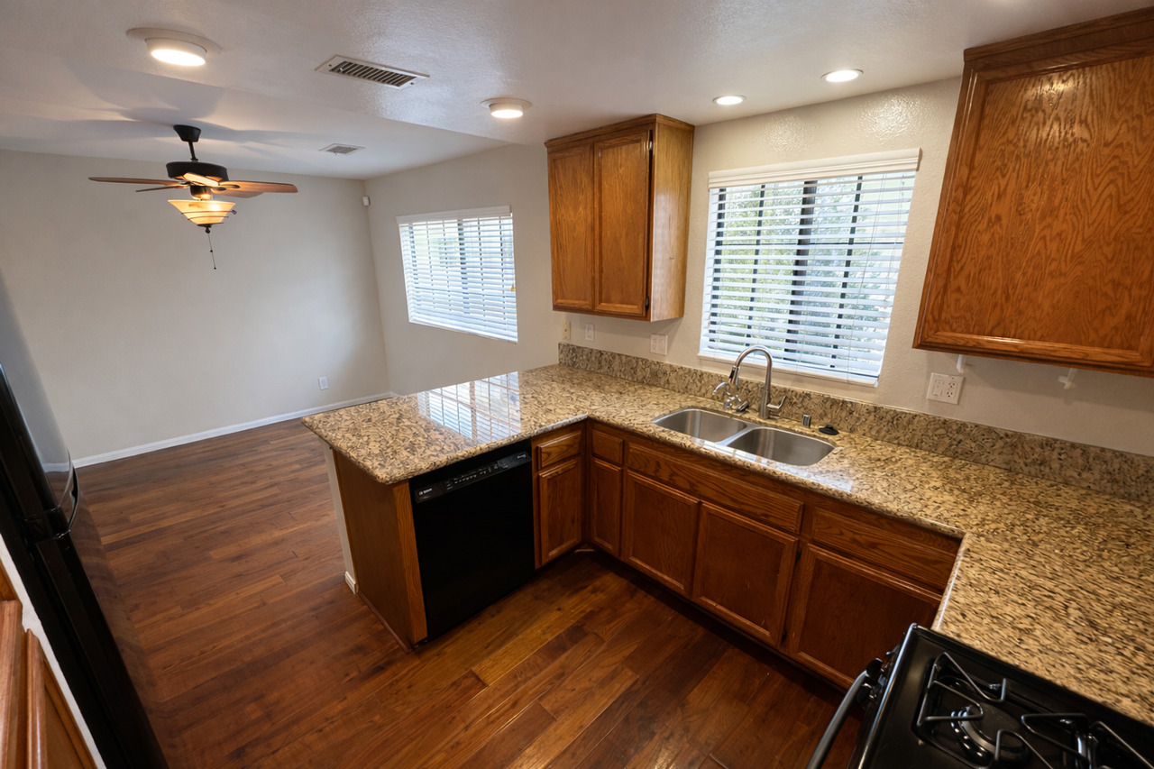 270 Ohio St - Photo 7 of 26