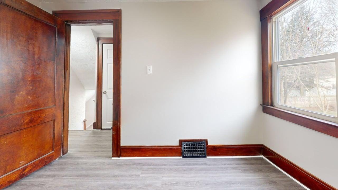 327 Black St - Photo 5 of 20