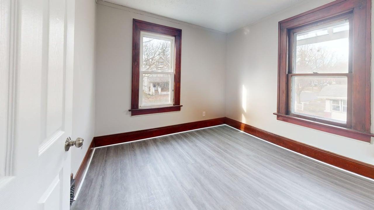 327 Black St - Photo 7 of 20