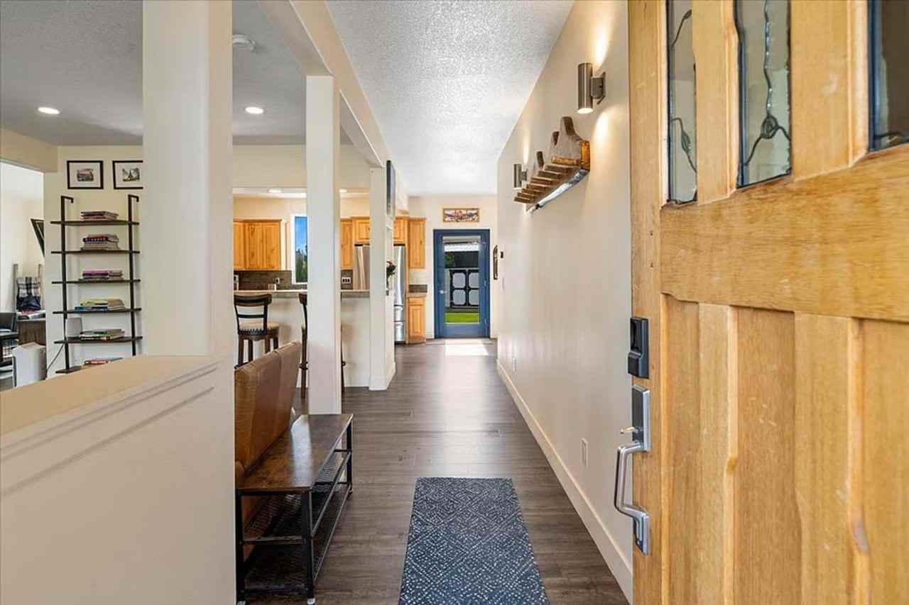 1622 Nw Rimrock Ct - Photo 3 of 37