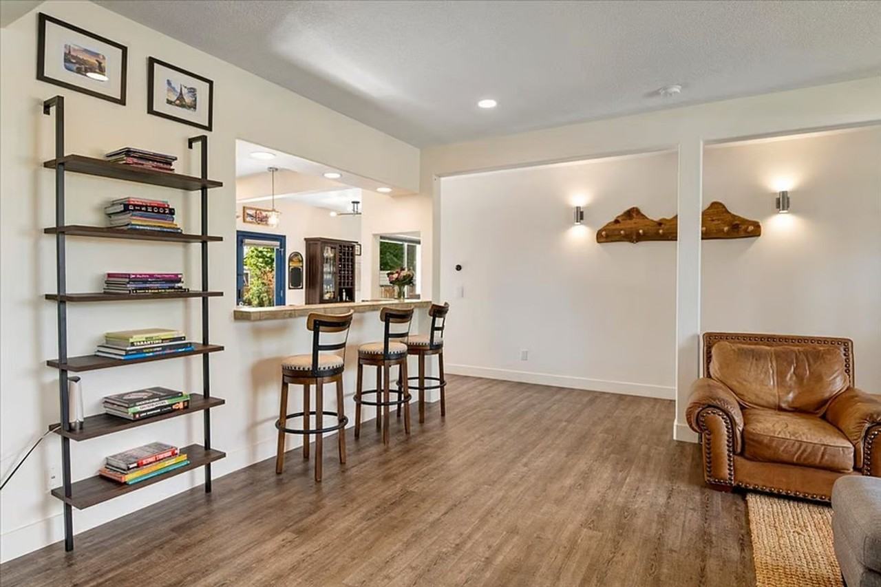 1622 Nw Rimrock Ct - Photo 5 of 37