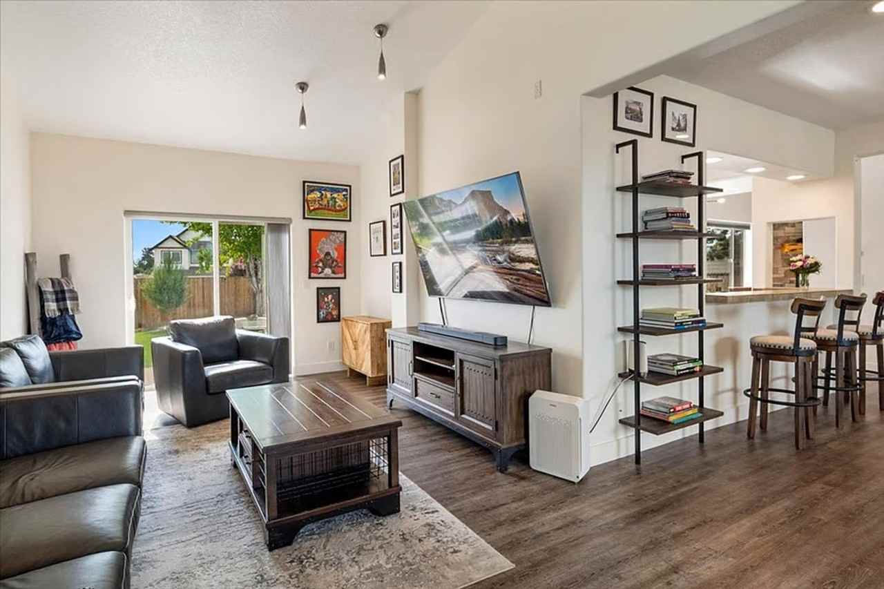 1622 Nw Rimrock Ct - Photo 7 of 37