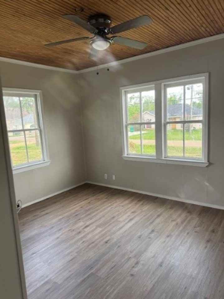 408 E Michigan St - Photo 3 of 7