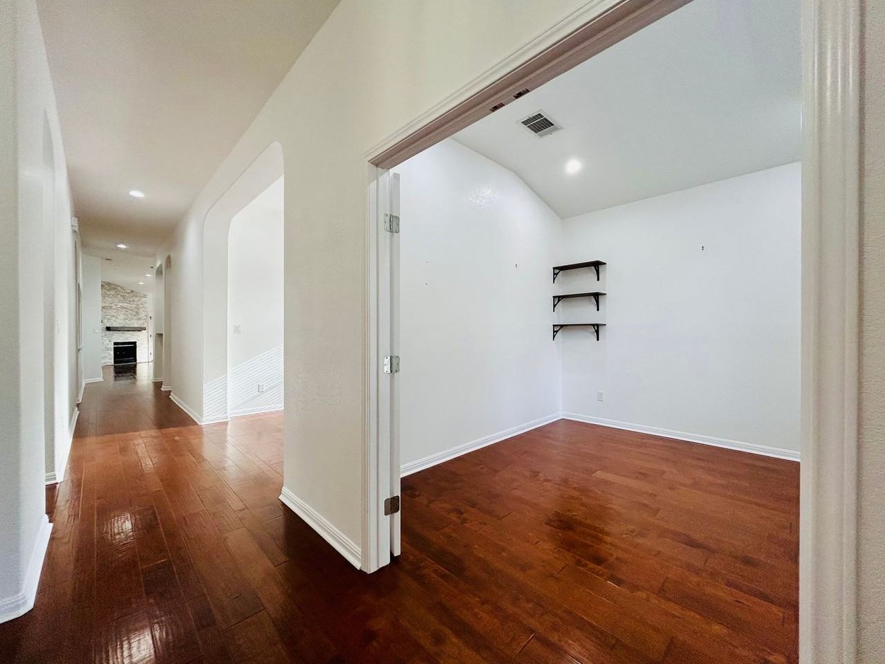 240 Fort Mabry Loop - Photo 6 of 39