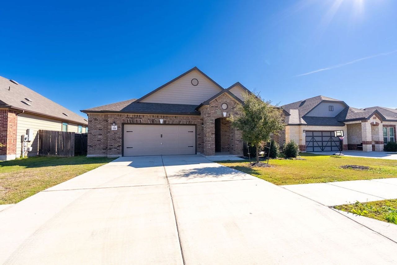 250 Auburn St - Photo 2 of 20