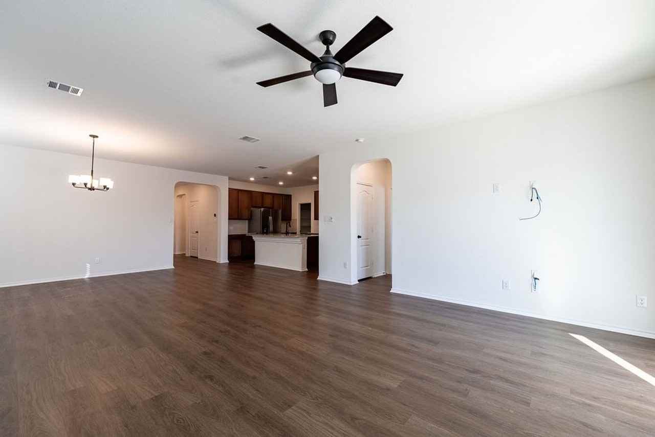 250 Auburn St - Photo 3 of 20