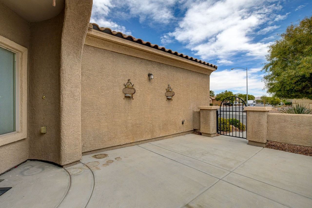 6613 Scavenger Hunt St - Photo 5 of 48