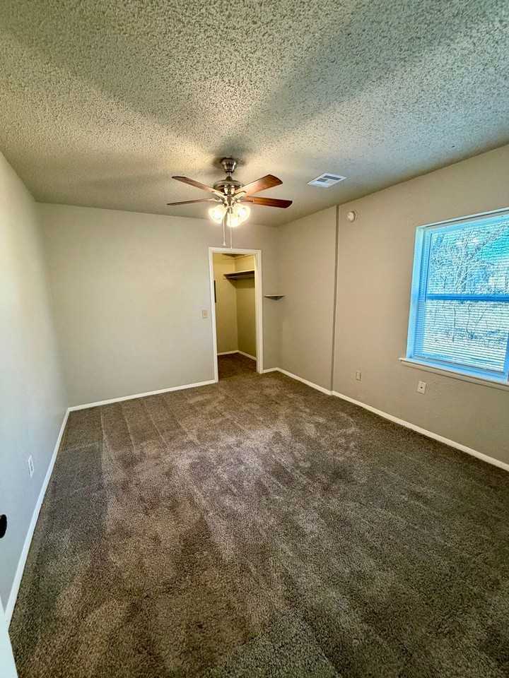 105 W Caddo St - Photo 7 of 11