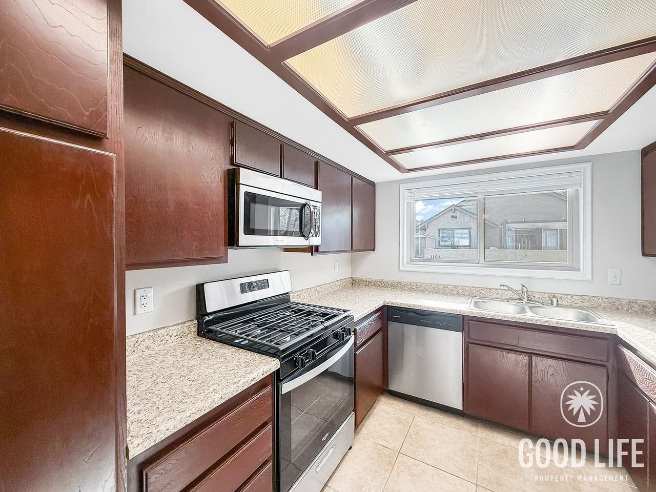 1103 Decker St #D - Photo 4 of 17