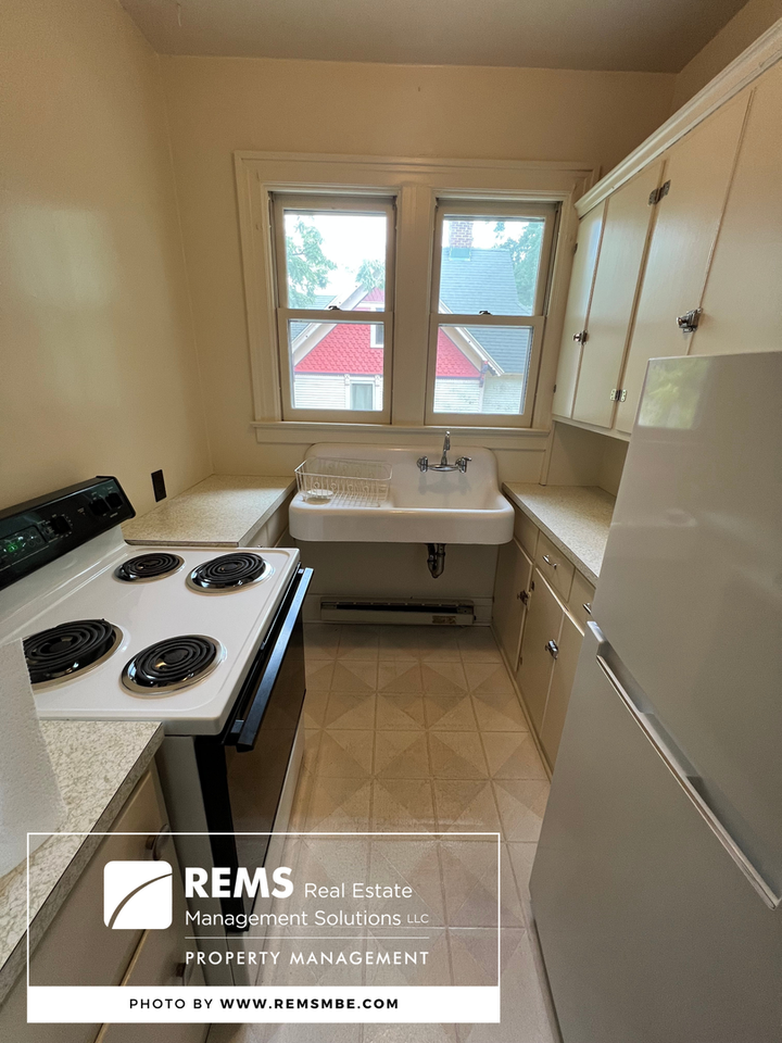 407 2nd St - Photo 3 of 5