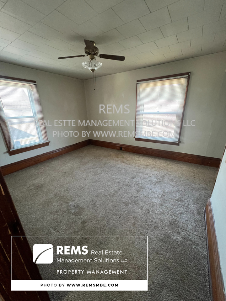 431/437 Clark Street - Photo 4 of 16