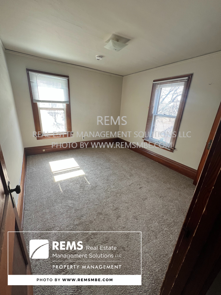 431/437 Clark Street - Photo 7 of 16