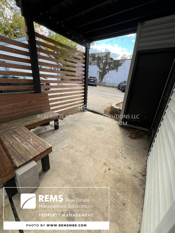 813 Williamson St - Photo 4 of 17