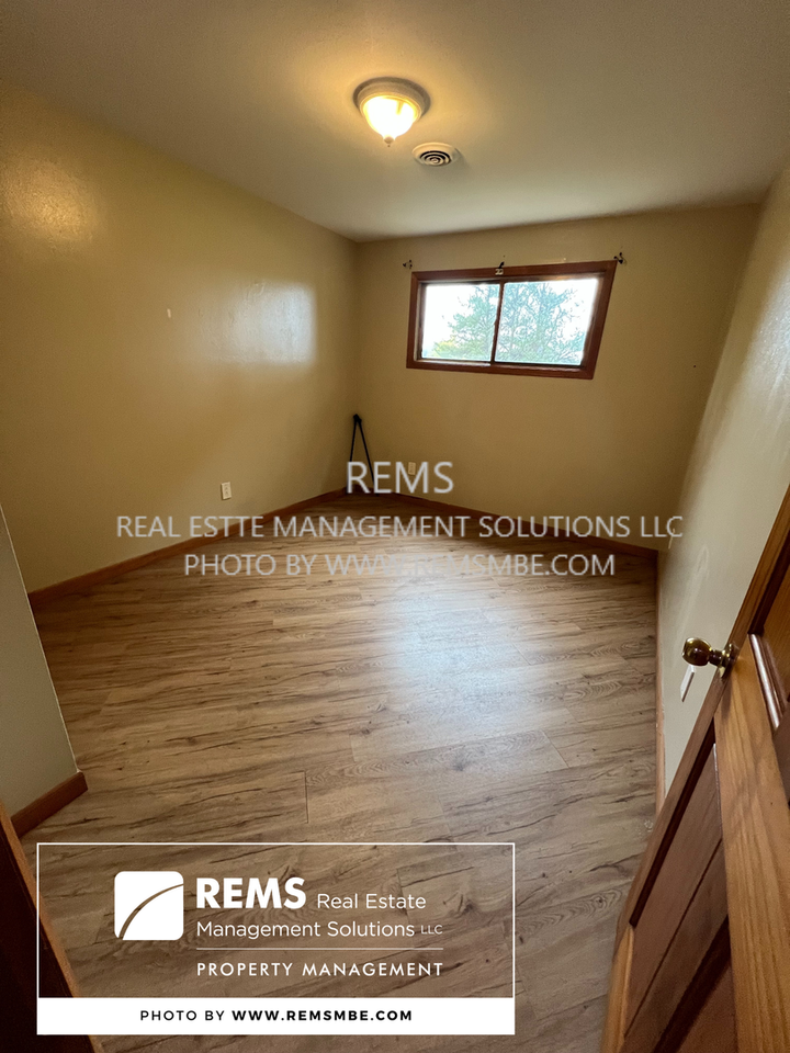 1185 E Hiawatha Dr - Photo 2 of 7