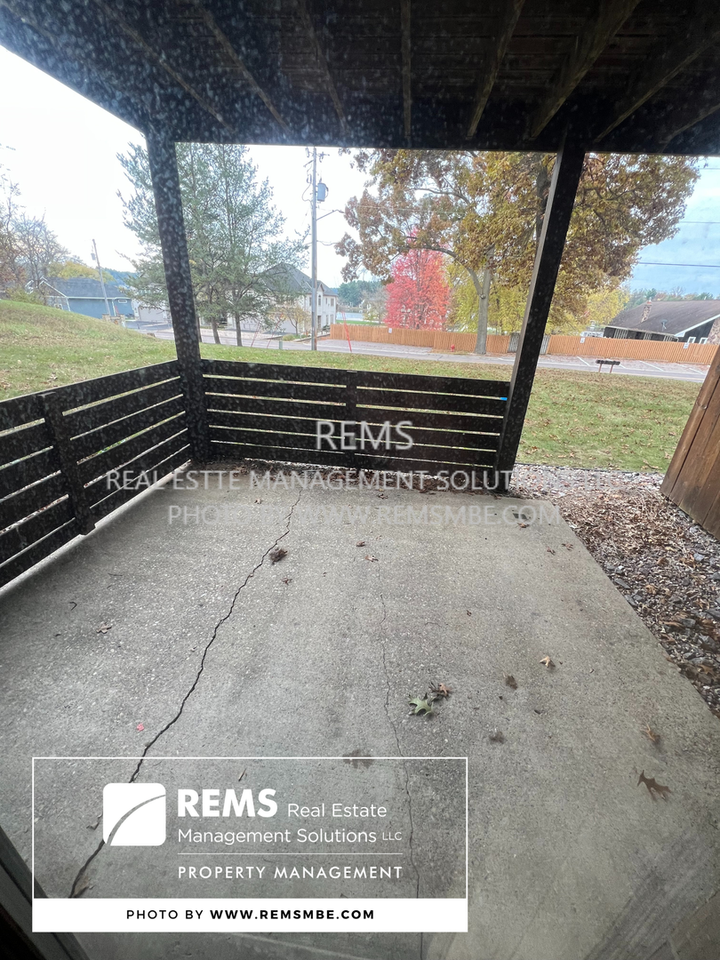 1185 E Hiawatha Dr - Photo 3 of 7