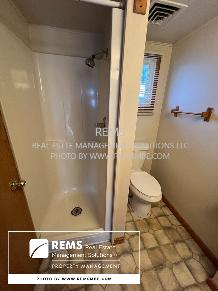 151 W Adams St #1 - Photo 3 of 10