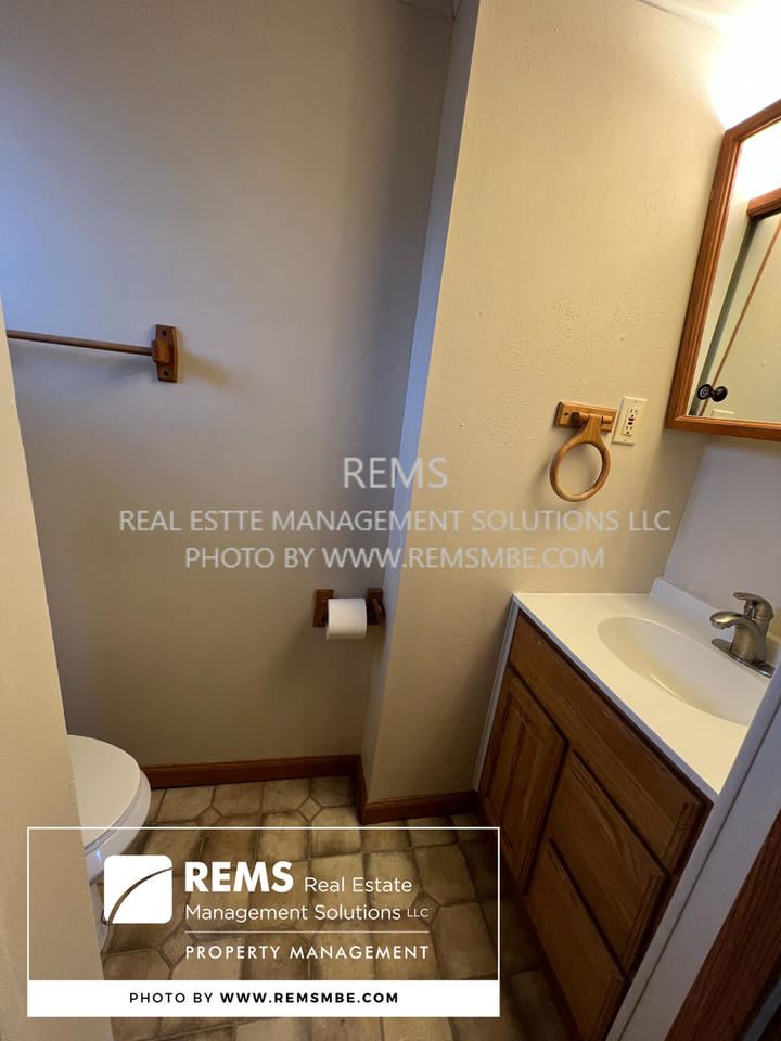 151 W Adams St #1 - Photo 4 of 10