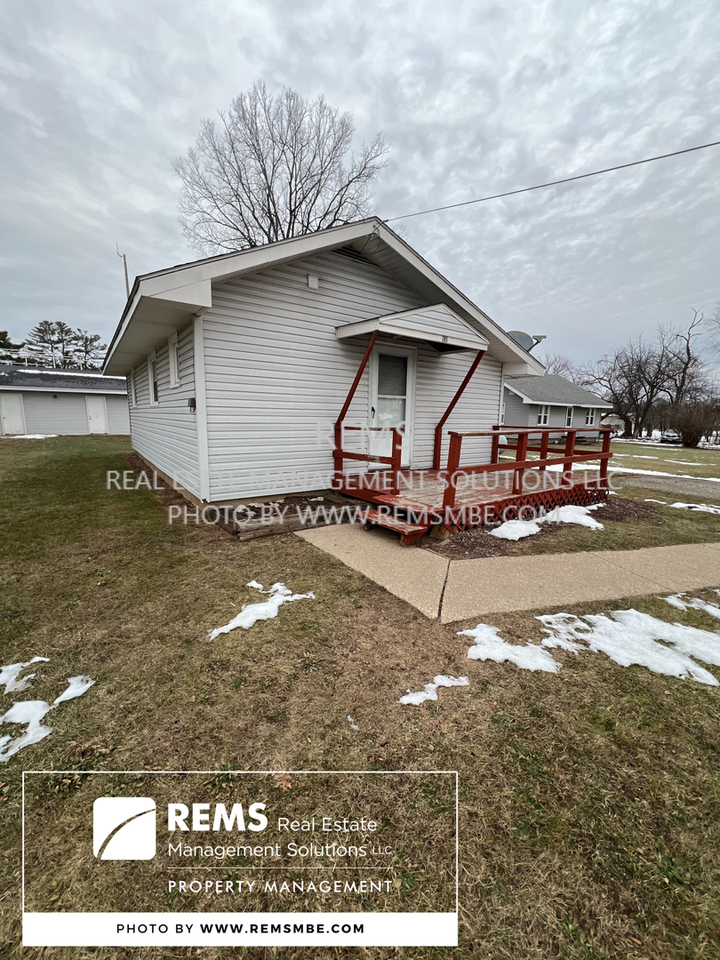 151 W Adams St #1 - Photo 5 of 10