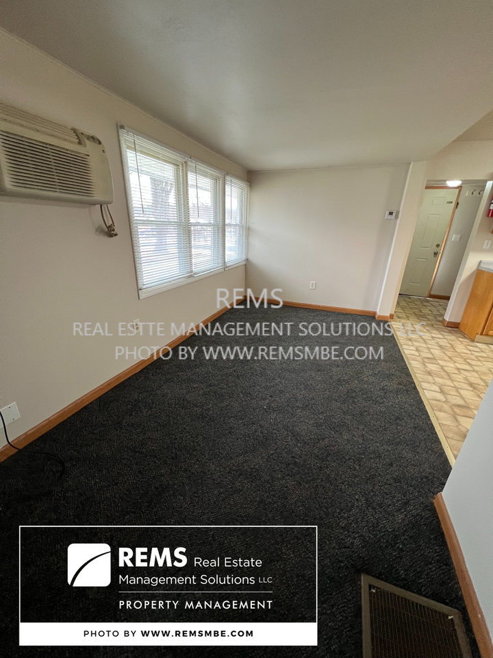 151 W Adams St #1 - Photo 7 of 10