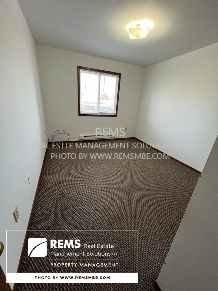 564 E Slifer St - Photo 4 of 8