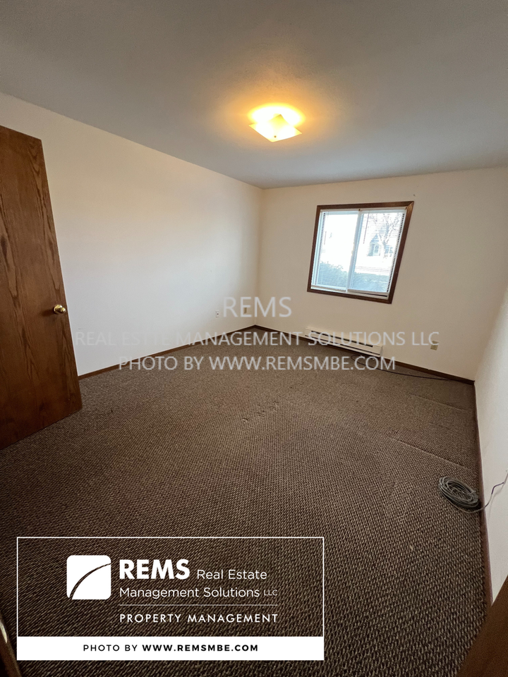 564 E Slifer St - Photo 7 of 8