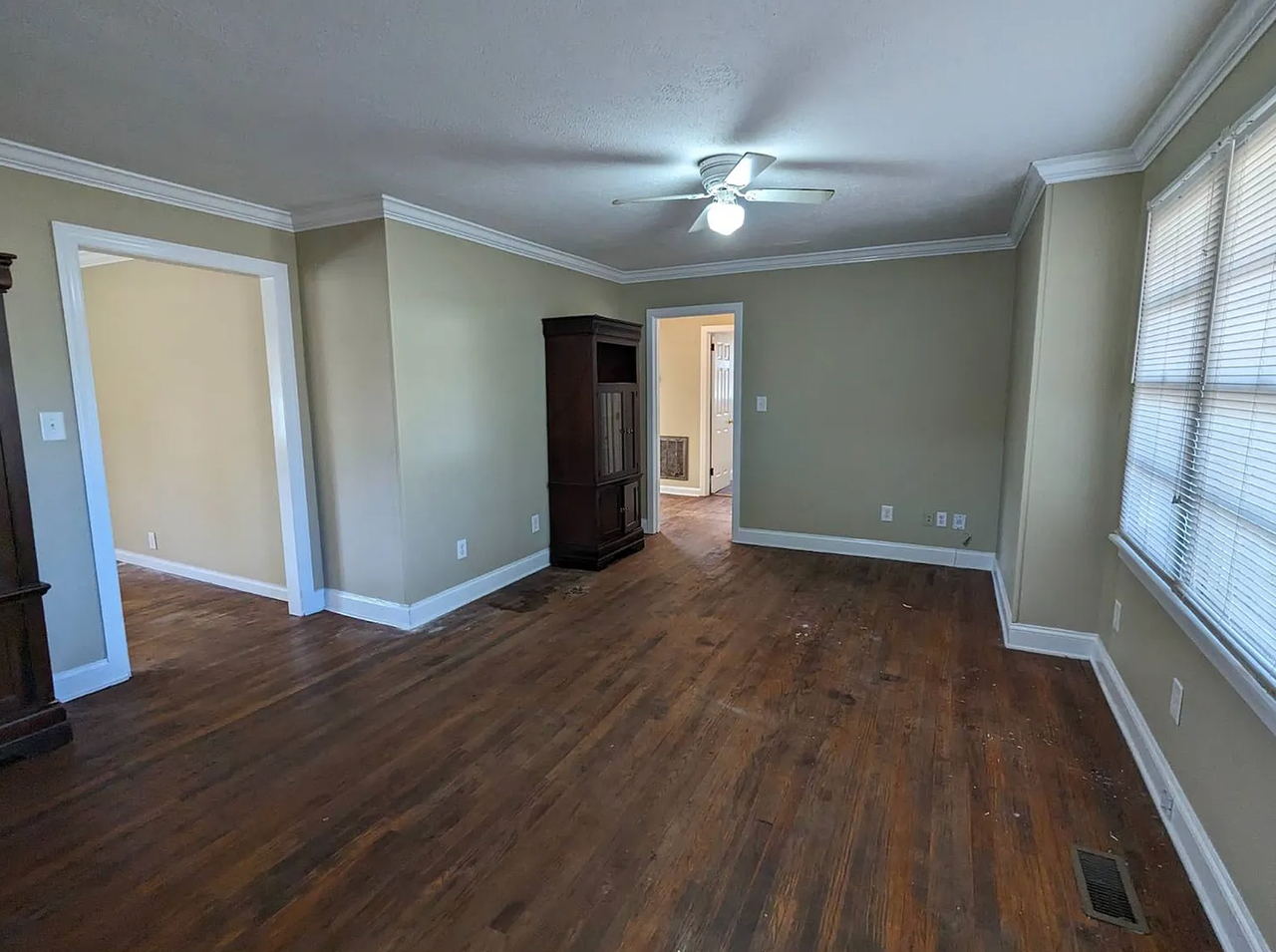 4201 Oliver Dr - Photo 4 of 5