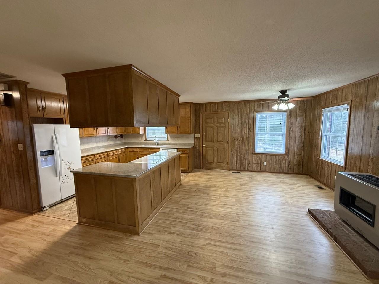 161 Cresent Dr - Photo 2 of 9