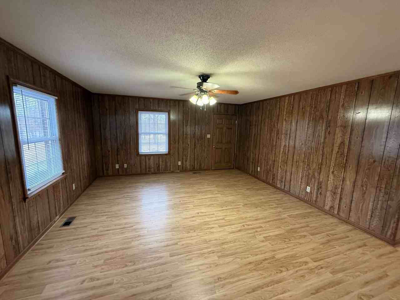 161 Cresent Dr - Photo 4 of 9