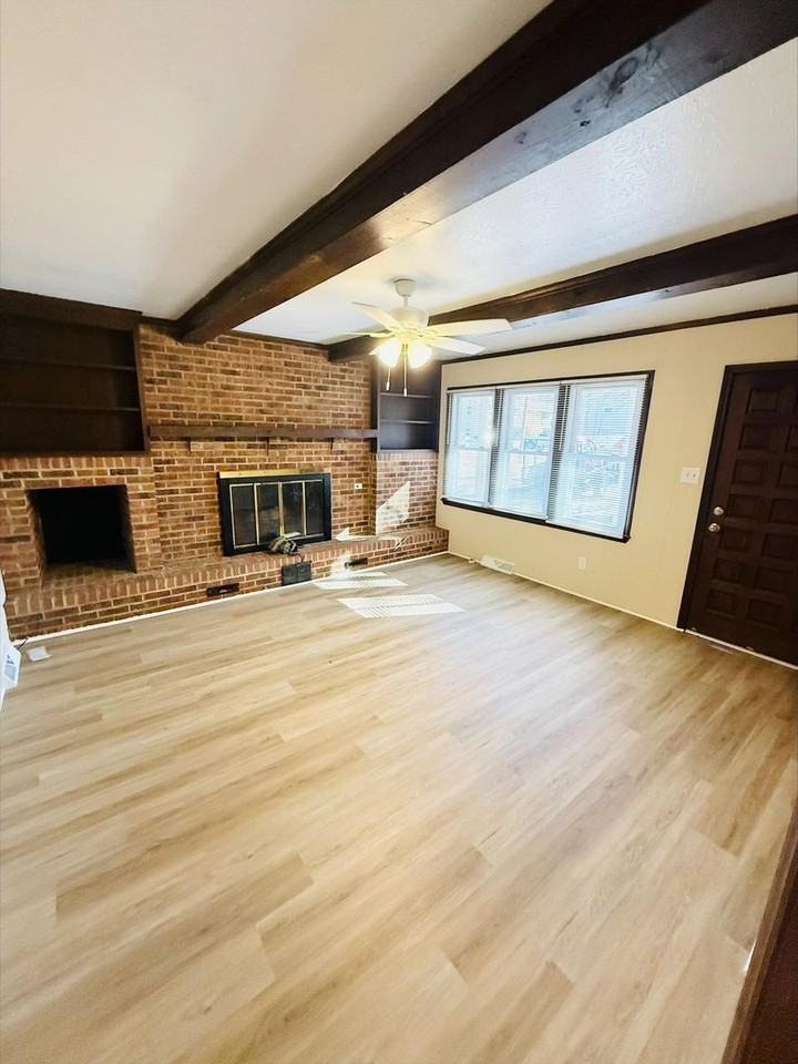 601 E Brown St - Photo 2 of 8