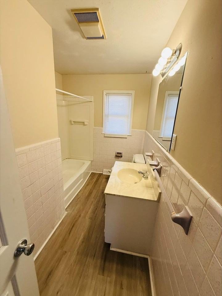 601 E Brown St - Photo 7 of 8