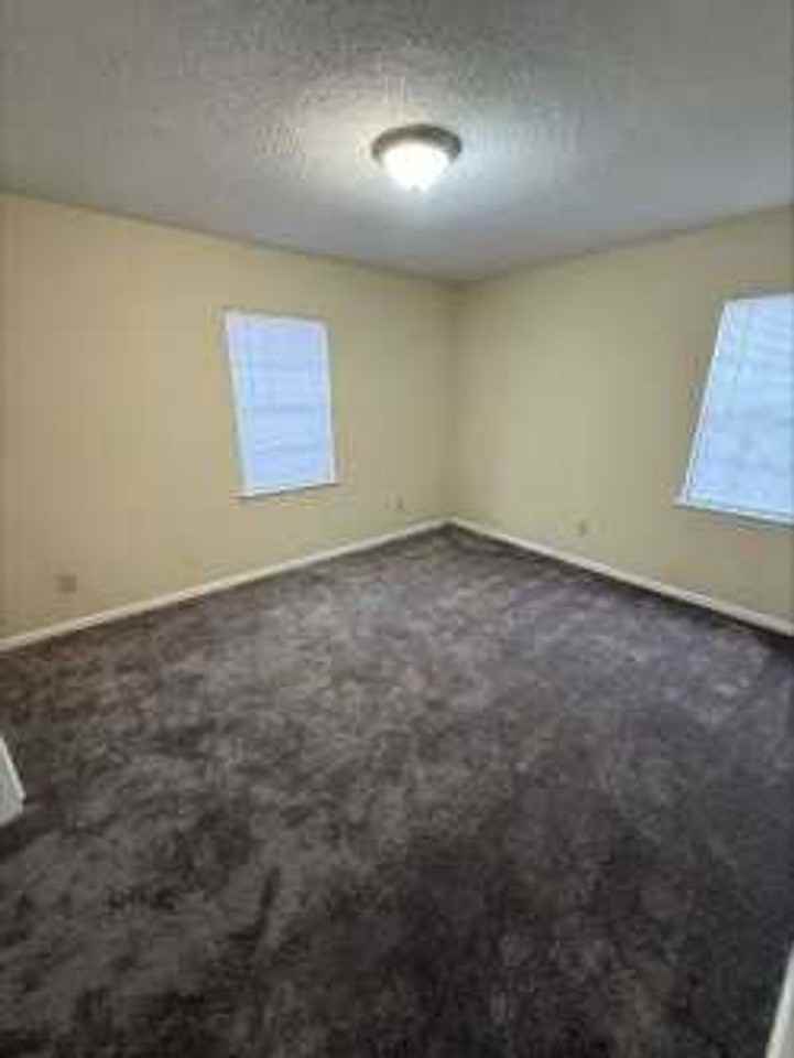 646 Greenfield St #B - Photo 4 of 6