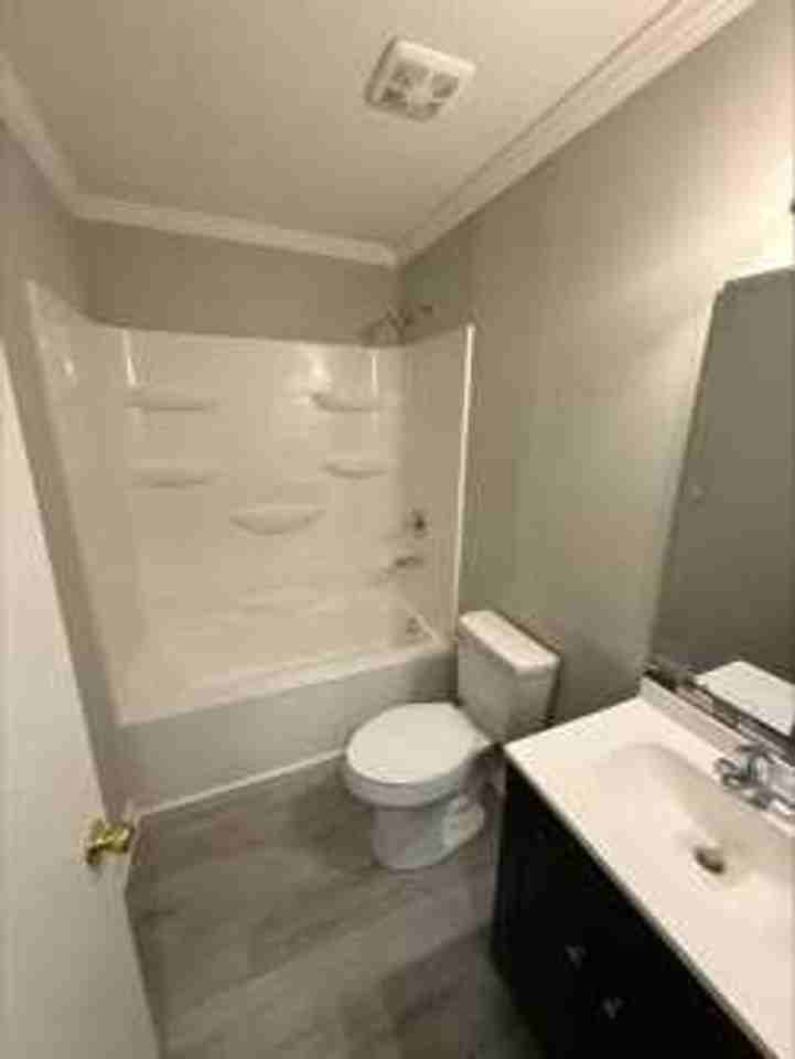 646 Greenfield St #B - Photo 6 of 6