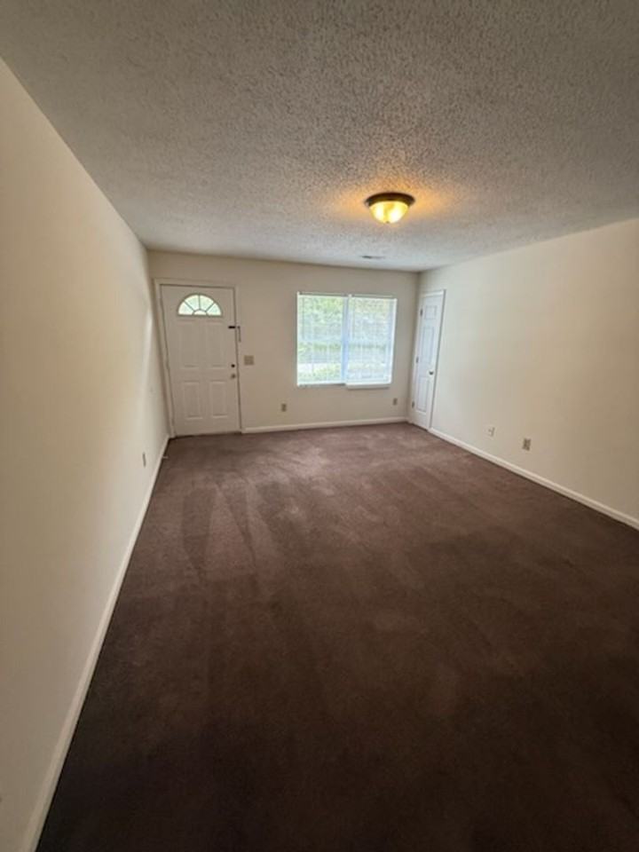 714 Breeze Hill Rd - Photo 3 of 6