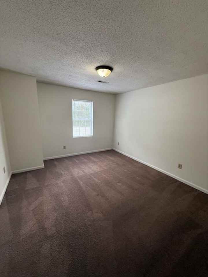 714 Breeze Hill Rd - Photo 4 of 6