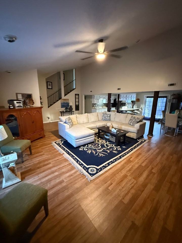 570 Trojan Way - Photo 4 of 13