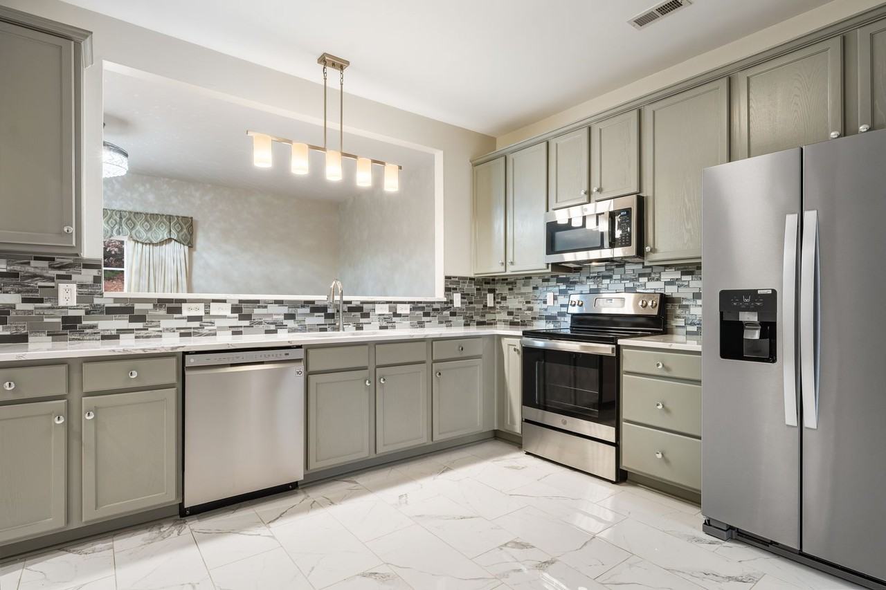 1120 Vermillion Dr - Photo 2 of 19