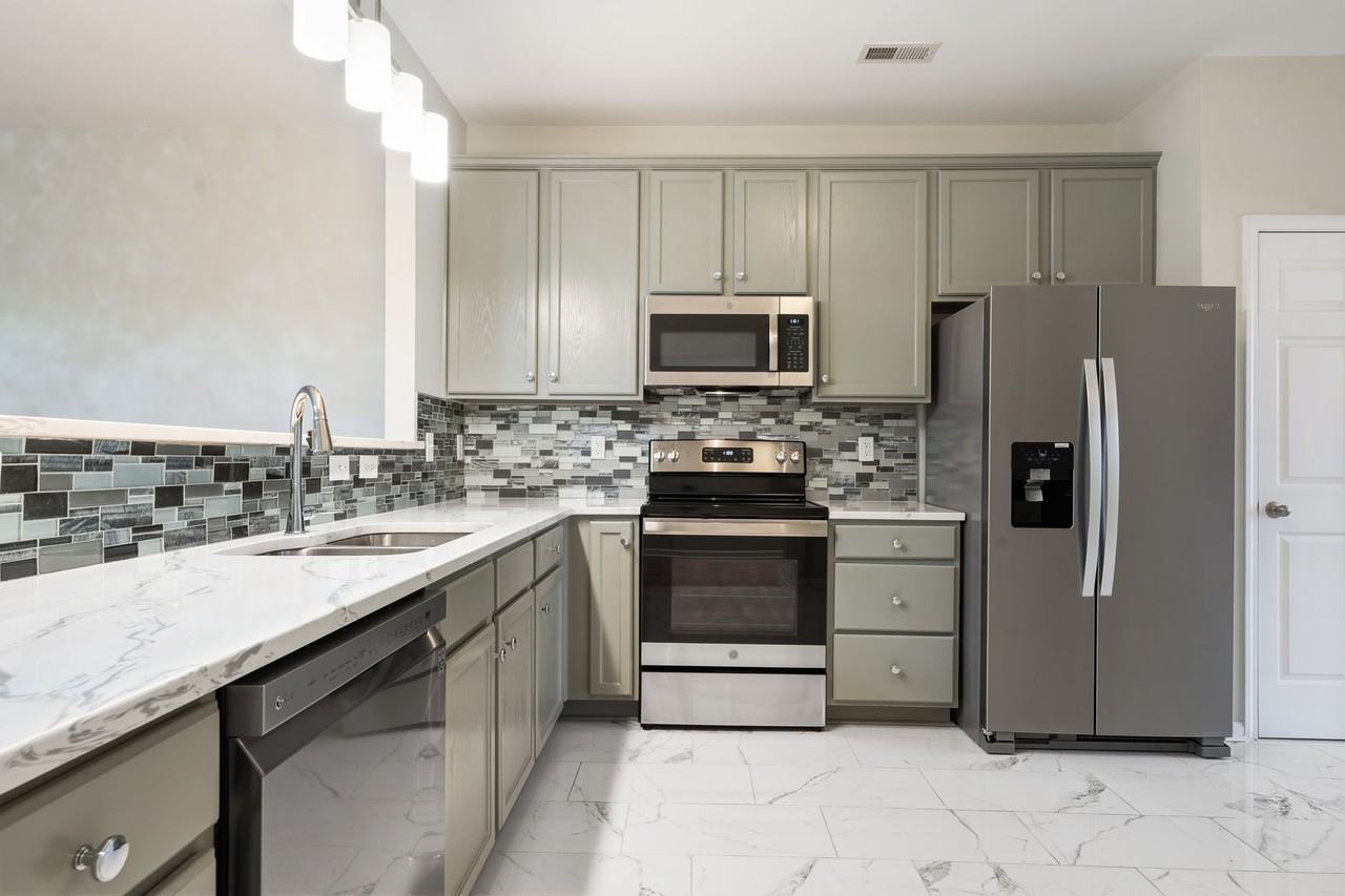 1120 Vermillion Dr - Photo 4 of 19