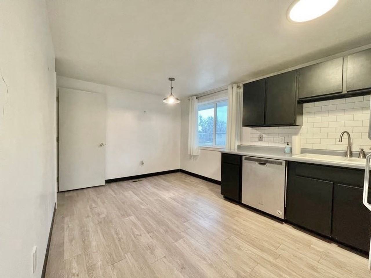 874 E Angelina Ave - Photo 5 of 31