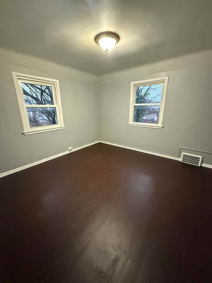 3761 E 144th St - Photo 3 of 7