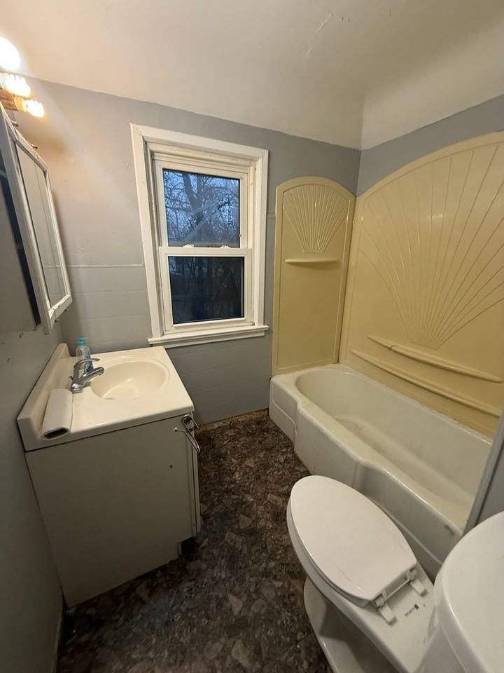 3761 E 144th St - Photo 6 of 7