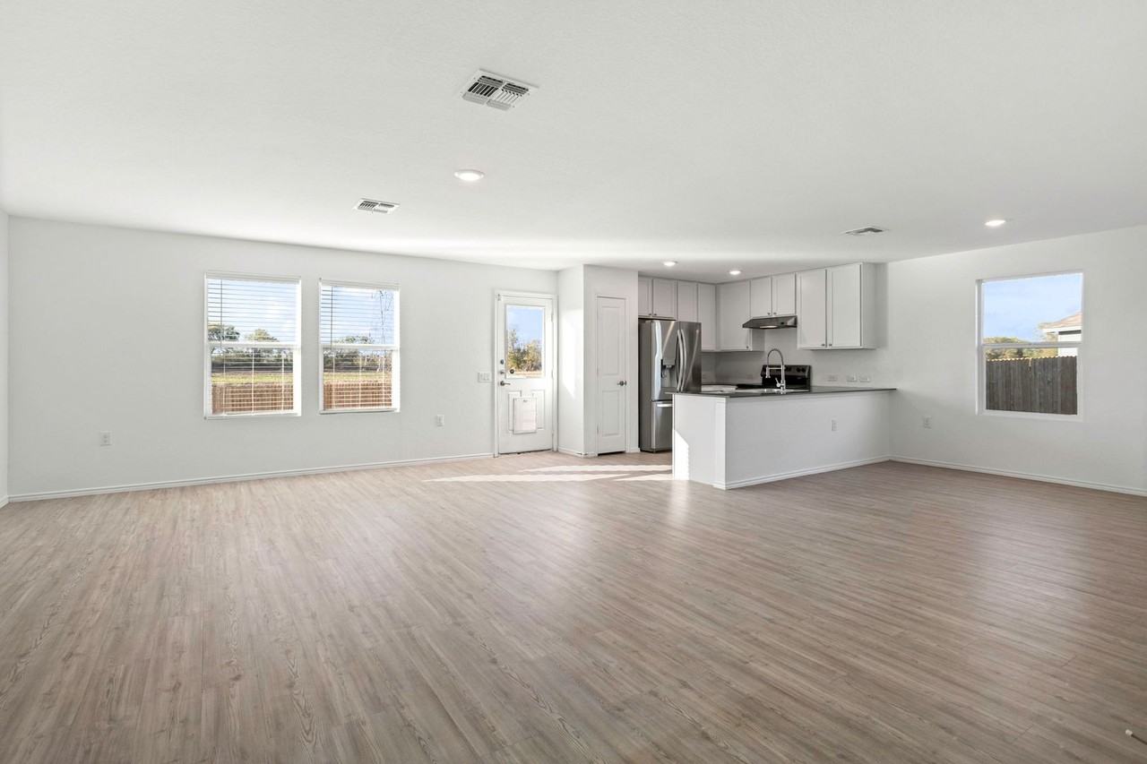 8703 Macdona Pl - Photo 3 of 21