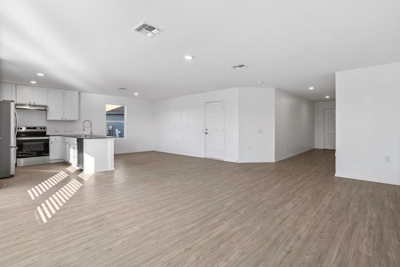 8703 Macdona Pl - Photo 4 of 21