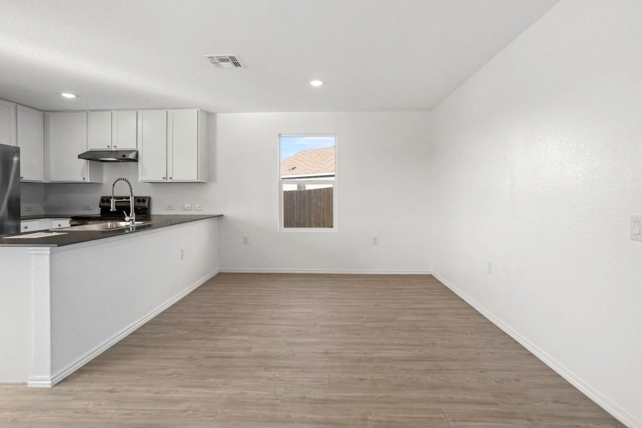 8703 Macdona Pl - Photo 5 of 21