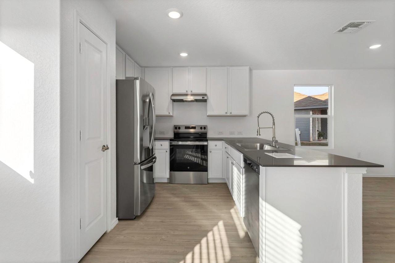 8703 Macdona Pl - Photo 6 of 21