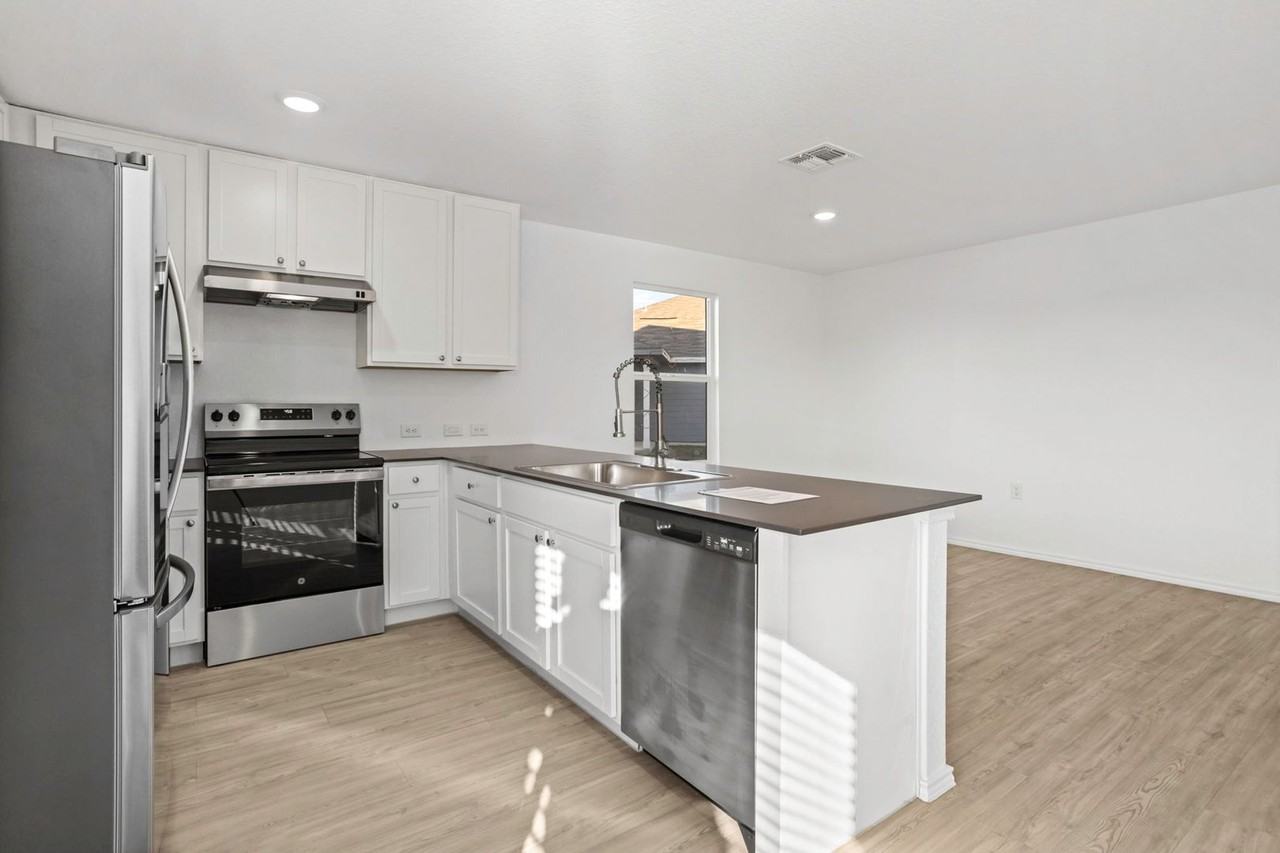 8703 Macdona Pl - Photo 7 of 21