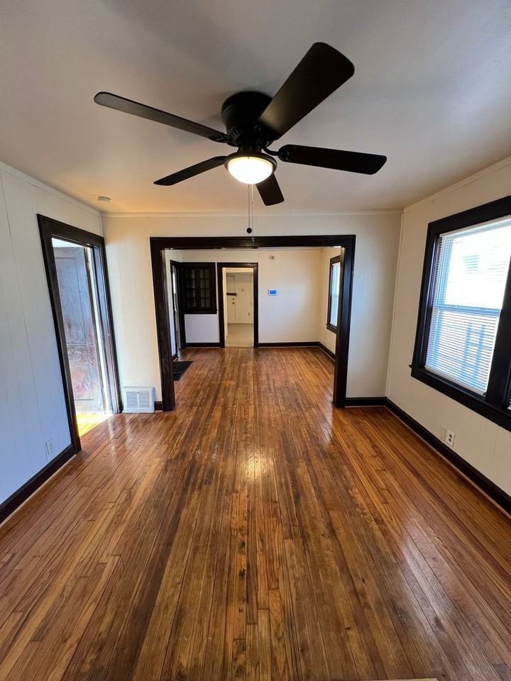 3214 E 60th St - Photo 2 of 11