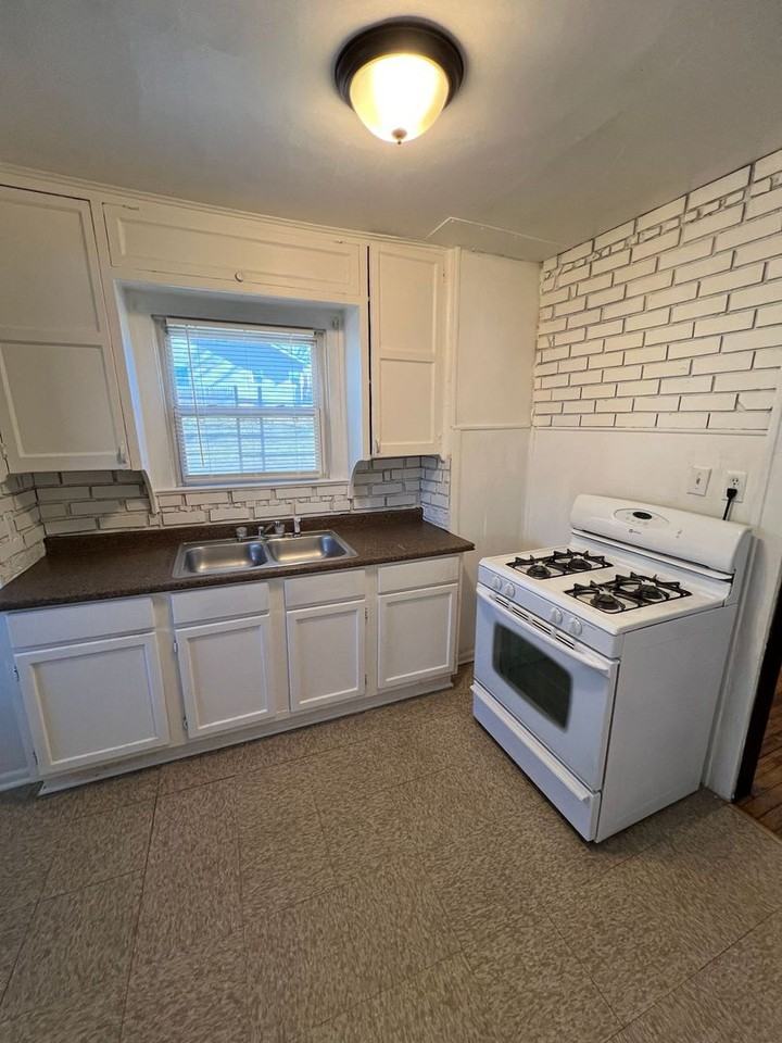 3214 E 60th St - Photo 5 of 11